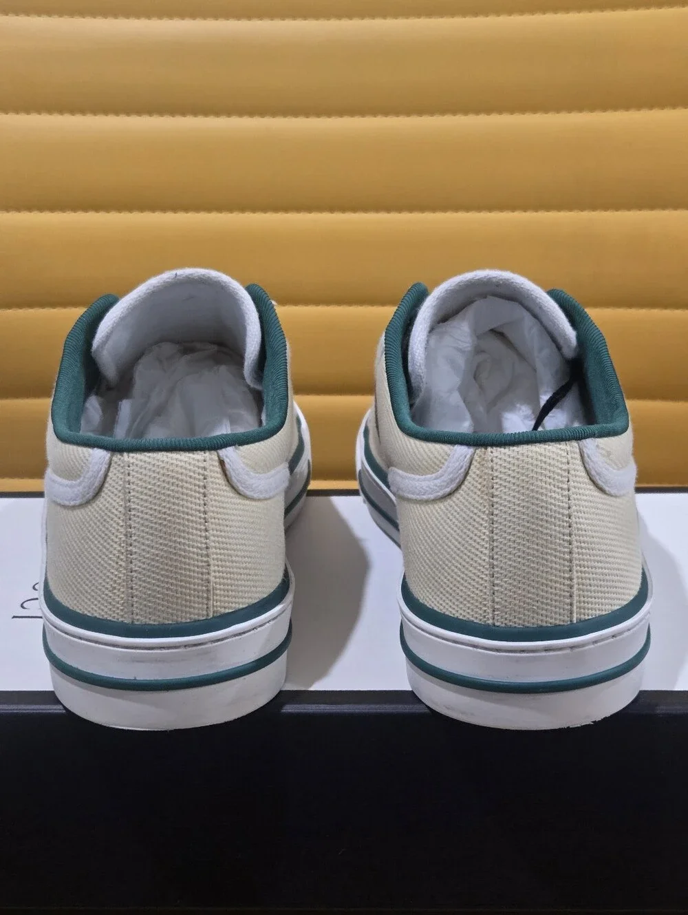 Gucci 1977 Cream Canvas Low-Top Sneakers with Green & Red Stripe